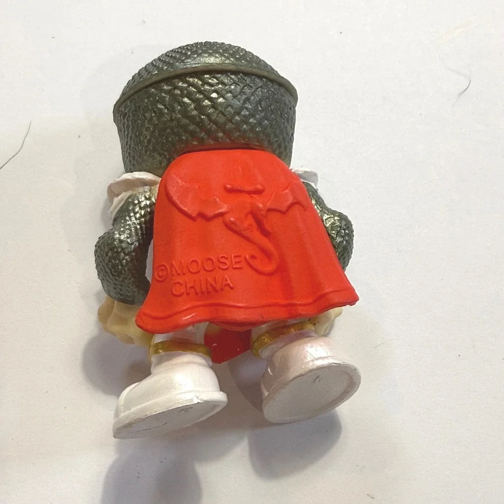 Moose Toys Treasure X Skeleton Warrior Mini Figure Red Dragon Cape 2.5 Inch